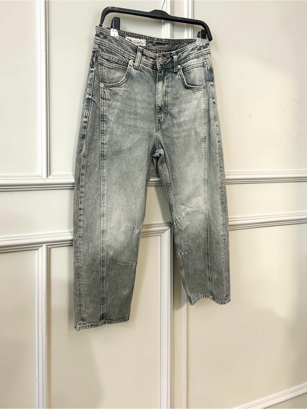 Zara High Rise Barrel Cut Jeans. Vintage Wash. Size: 30